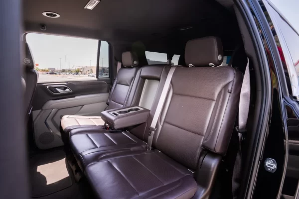 Chevrolet Suburban Black (8 seats)
